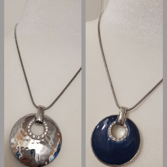 NWT Chico's Reversible Pendant necklace Retail $49.50 - Picture 1 of 5